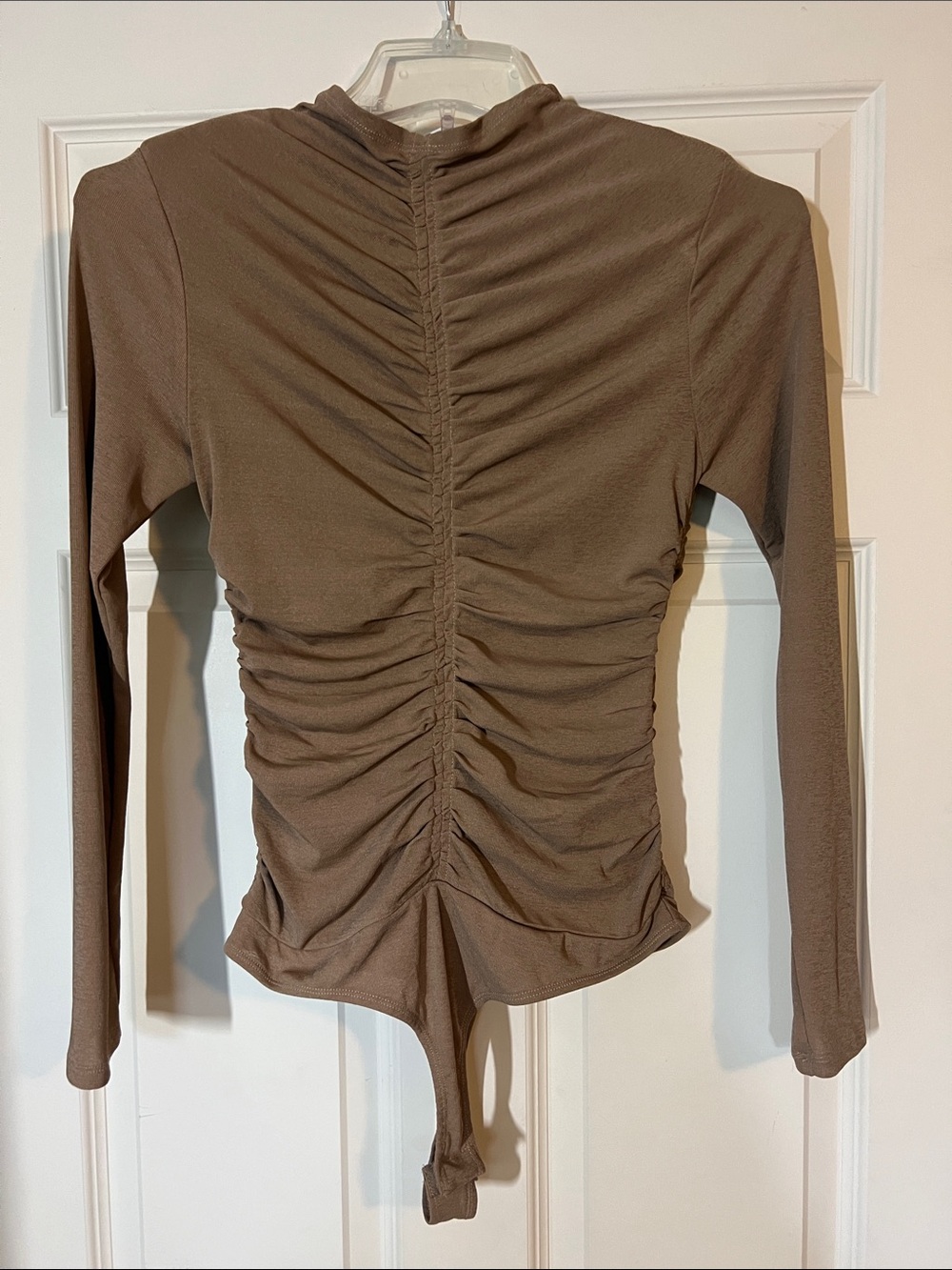 ASTR the Label Women’s Long Sleeve Ruched bodysuit in Brown